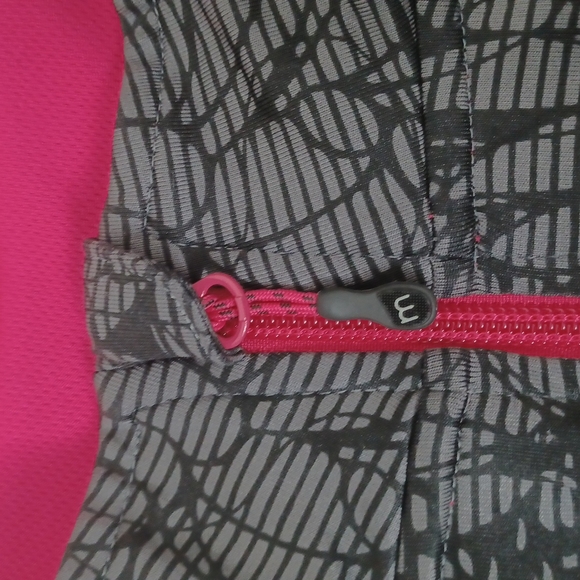 ✨3/$25✨ Mondetta Gray and Pink Floral Athletic Jacket - S - Picture 5 of 11